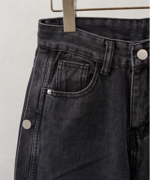 SpRay(スプレイ)の「フェイクサイドボタンデニムパンツ(デニムパンツ・レディース・ブラック/ブルー・LARGE/MEDIUM)」の12枚目の写真