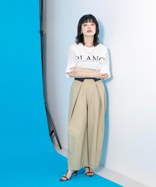 Eimee Law(エイミーロウ)の「デザインタックパンツ(その他パンツ・レディース・ベージュ/ライトグレー/ネイビー・38)」の4枚目の写真