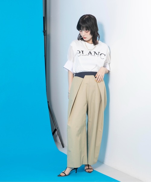 Eimee Law(エイミーロウ)の「デザインタックパンツ(その他パンツ・レディース・ベージュ/ライトグレー/ネイビー・38)」の5枚目の写真