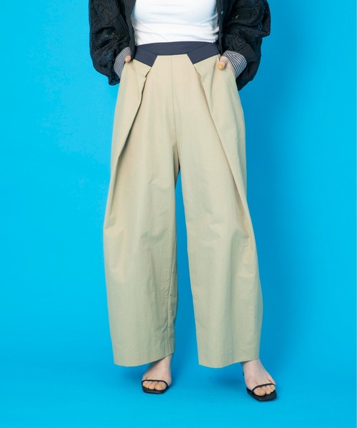 Eimee Law(エイミーロウ)の「デザインタックパンツ(その他パンツ・レディース・ベージュ/ライトグレー/ネイビー・38)」の14枚目の写真