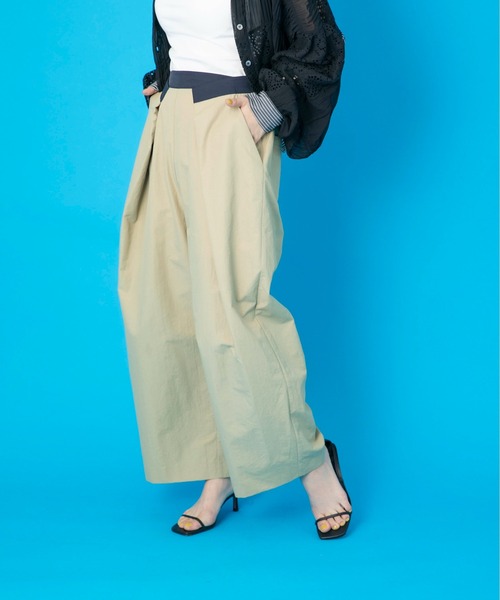 Eimee Law(エイミーロウ)の「デザインタックパンツ(その他パンツ・レディース・ベージュ/ライトグレー/ネイビー・38)」の15枚目の写真