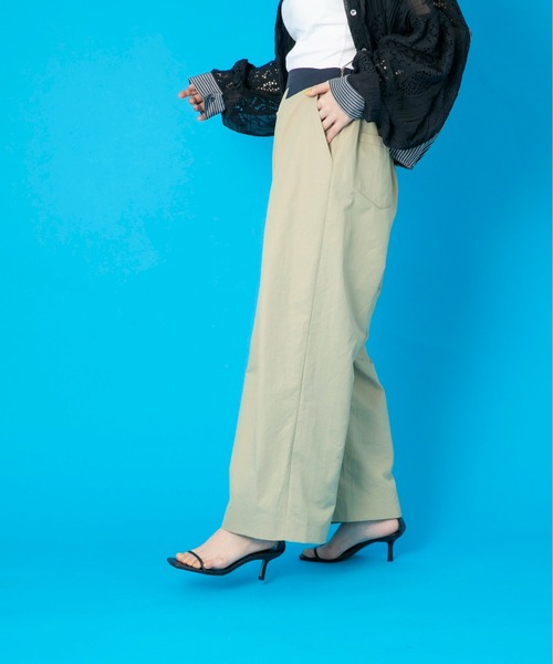 Eimee Law(エイミーロウ)の「デザインタックパンツ(その他パンツ・レディース・ベージュ/ライトグレー/ネイビー・38)」の16枚目の写真