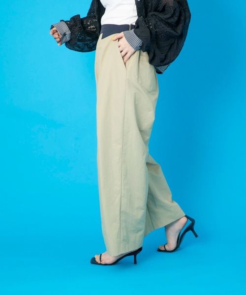 Eimee Law(エイミーロウ)の「デザインタックパンツ(その他パンツ・レディース・ベージュ/ライトグレー/ネイビー・38)」の17枚目の写真