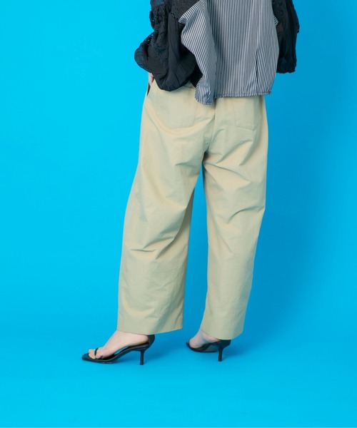 Eimee Law(エイミーロウ)の「デザインタックパンツ(その他パンツ・レディース・ベージュ/ライトグレー/ネイビー・38)」の18枚目の写真