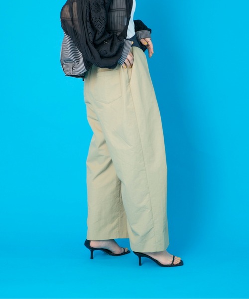 Eimee Law(エイミーロウ)の「デザインタックパンツ(その他パンツ・レディース・ベージュ/ライトグレー/ネイビー・38)」の21枚目の写真