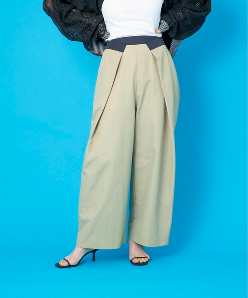 Eimee Law(エイミーロウ)の「デザインタックパンツ(その他パンツ・レディース・ベージュ/ライトグレー/ネイビー・38)」の22枚目の写真