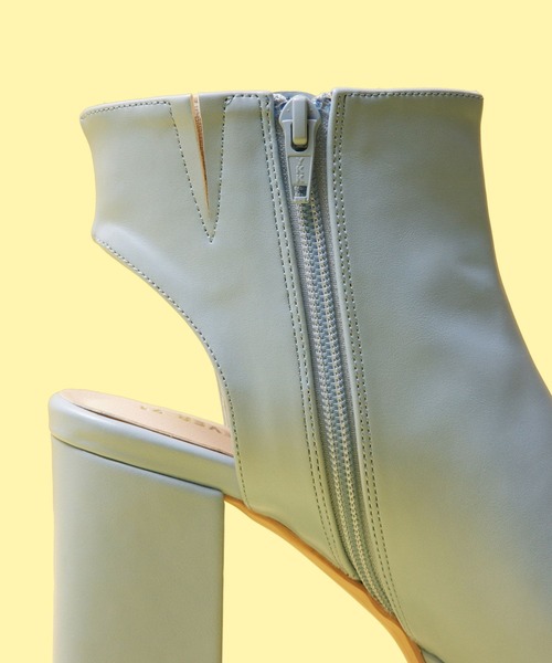 FOREVER 21（フォーエバー トゥエンティーワン）の「厚底ブーツサンダル（サンダル・レディース・ライトブルー/ブラック/ホワイト・SMALL/LARGE/MEDIUM）」の5枚目の写真