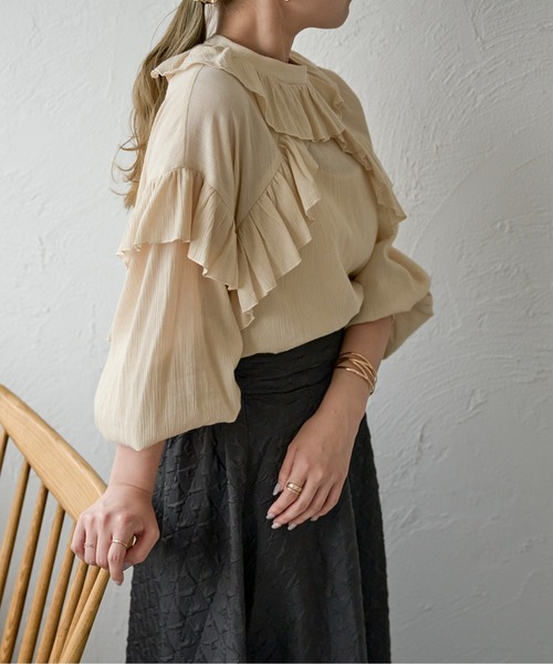 Ambre Ciel(アンブルシエル)の「楊柳フリルブラウス/【WEB/EC限定商品】(シャツ/ブラウス・レディース・ライトベージュ/ブラック/オフホワイト・FREE)」の3枚目の写真