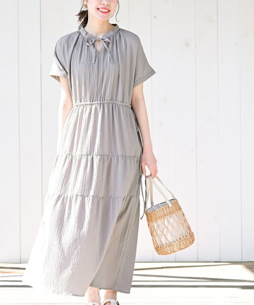 rps（アールピーエス）の「ウエストドロストティアードワンピース（ワンピース・レディース・ブラック/ブルー/ライトカーキ/グレイッシュベージュ・フリー）」の2枚目の写真