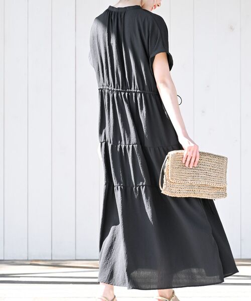 rps（アールピーエス）の「ウエストドロストティアードワンピース（ワンピース・レディース・ブラック/ブルー/ライトカーキ/グレイッシュベージュ・フリー）」の13枚目の写真