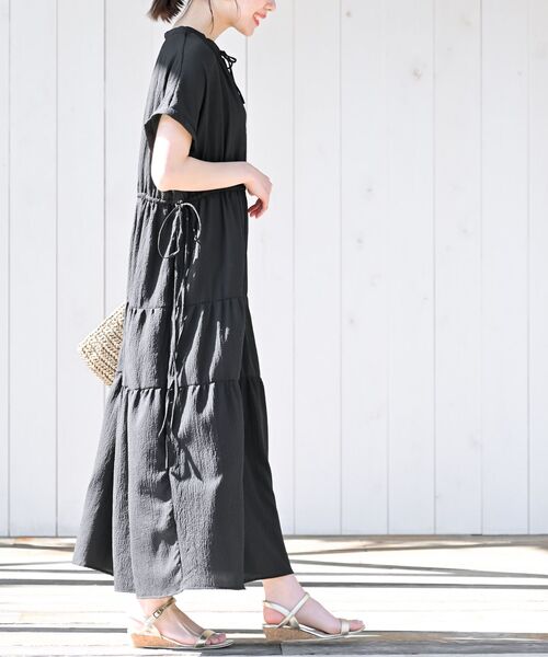 rps（アールピーエス）の「ウエストドロストティアードワンピース（ワンピース・レディース・ブラック/ブルー/ライトカーキ/グレイッシュベージュ・フリー）」の9枚目の写真