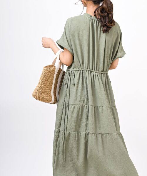 rps（アールピーエス）の「ウエストドロストティアードワンピース（ワンピース・レディース・ブラック/ブルー/ライトカーキ/グレイッシュベージュ・フリー）」の15枚目の写真