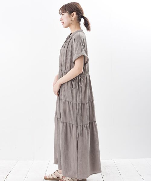 rps（アールピーエス）の「ウエストドロストティアードワンピース（ワンピース・レディース・ブラック/ブルー/ライトカーキ/グレイッシュベージュ・フリー）」の21枚目の写真