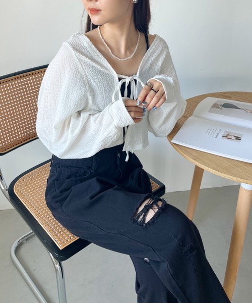 CLEA(クレア)の「フロントリボンボリューム袖ボレロカーディガン(カーディガン/ボレロ・レディース・ブラック/ホワイト・FREE)」の9枚目の写真