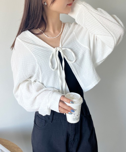 CLEA(クレア)の「フロントリボンボリューム袖ボレロカーディガン(カーディガン/ボレロ・レディース・ブラック/ホワイト・FREE)」の4枚目の写真