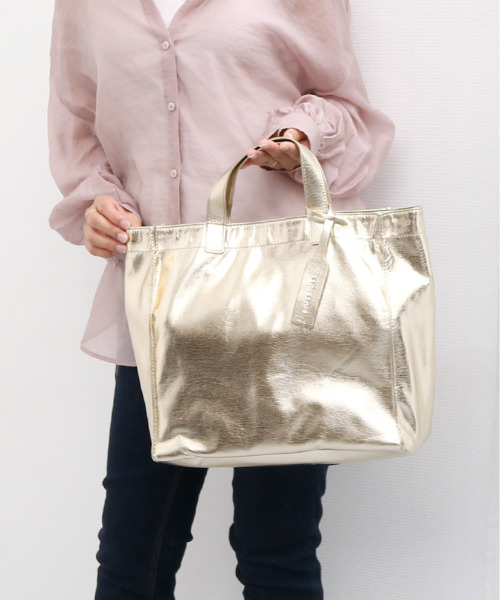 cache cache(カシュ カシュ)の「カシュカシュ cachecache / ソフトメタリックショッパートート(トートバッグ・レディース・シルバー/シルバー系その他/ゴールド・FREE)」の1枚目の写真