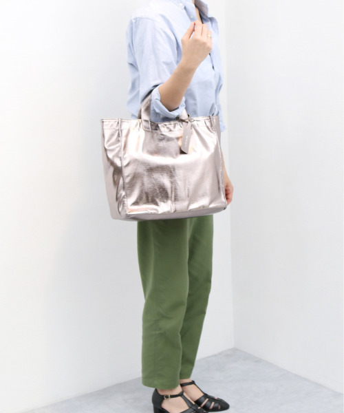 cache cache(カシュ カシュ)の「カシュカシュ cachecache / ソフトメタリックショッパートート(トートバッグ・レディース・シルバー/シルバー系その他/ゴールド・FREE)」の21枚目の写真