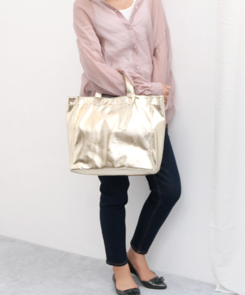 cache cache(カシュ カシュ)の「カシュカシュ cachecache / ソフトメタリックショッパートート(トートバッグ・レディース・シルバー/シルバー系その他/ゴールド・FREE)」の19枚目の写真