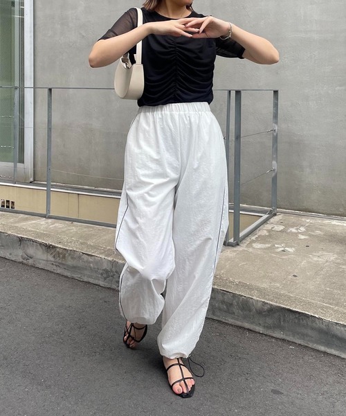 CAPRICIEUX LE'MAGE（カプリシューレマージュ）の「ラインパラシュートパンツ（その他パンツ・レディース・ベージュ/ホワイト・36/38）」の3枚目の写真