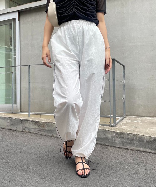 CAPRICIEUX LE'MAGE（カプリシューレマージュ）の「ラインパラシュートパンツ（その他パンツ・レディース・ベージュ/ホワイト・36/38）」の7枚目の写真