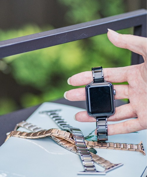 zandy(ズィーアンドワイ)の「zandy ズィー・アンド・ワイ/ Apple Watch【ラインステンレスバンド】アップルウォッチバンド ステンレスベルト /// chain3(デジタル腕時計・レディース・ブラック/ピンクゴールド/ホワイト×シルバー/シルバー・S/M)」の5枚目の写真