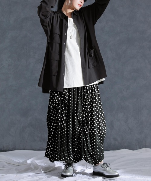 kOhAKU(コハク)の「ミリタリーテイストデザインロングシャツ(シャツ/ブラウス・レディース・ブラック/グレー・2/1)」の12枚目の写真