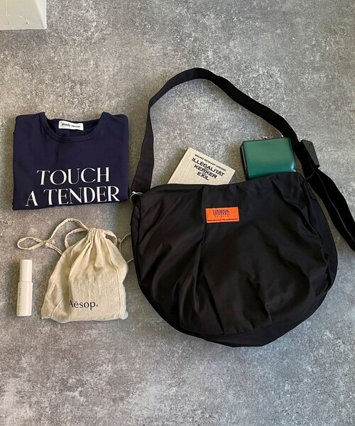 UNIVERSAL OVERALL（ユニバーサルオーバーオール）の「【UNIVERSAL OVERALL/ユニバーサルオーバーオール】GABARDINE HOBO SHOULDER（ショルダーバッグ・レディース・ブラック/ベージュ・FREE）」の6枚目の写真