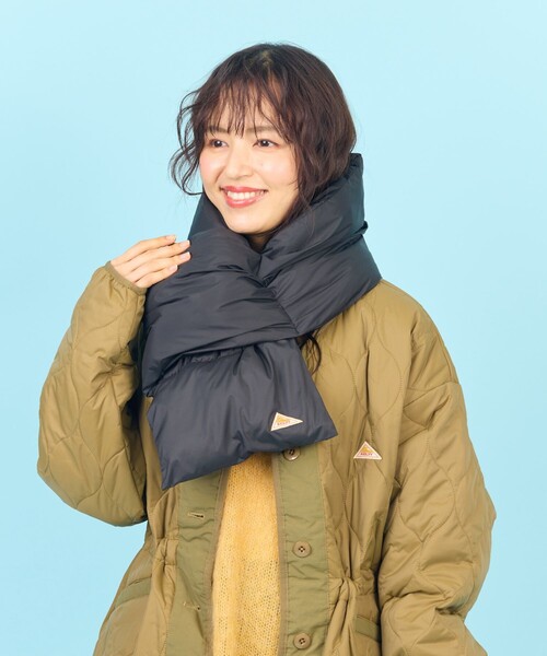 FREAK'S STORE（フリークスストア）の「限定展開　KELTY×FREAK'S STORE/ケルティ　別注 中綿ボリューマフラー（マフラー・レディース・オリーブ/オフホワイト/ブラック・ONE SIZE）」の2枚目の写真