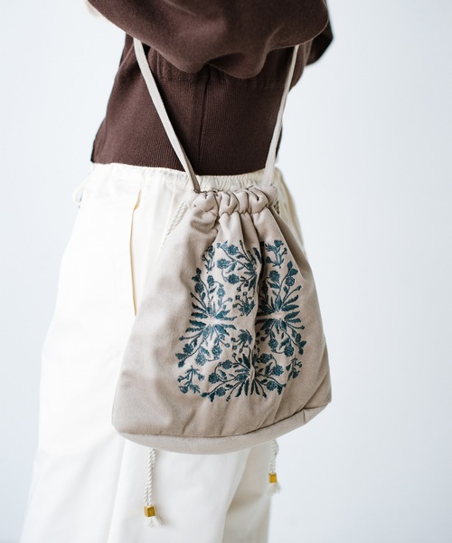 haco!(ハコ)の「【jou jou lier】ベロア巾着ショルダーバッグ(ショルダーバッグ・レディース・ブルー系その他/イエロー系その他/ベージュ系その他・ONE SIZE)」の14枚目の写真