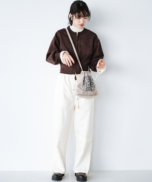 haco!(ハコ)の「【jou jou lier】ベロア巾着ショルダーバッグ(ショルダーバッグ・レディース・ブルー系その他/イエロー系その他/ベージュ系その他・ONE SIZE)」の4枚目の写真