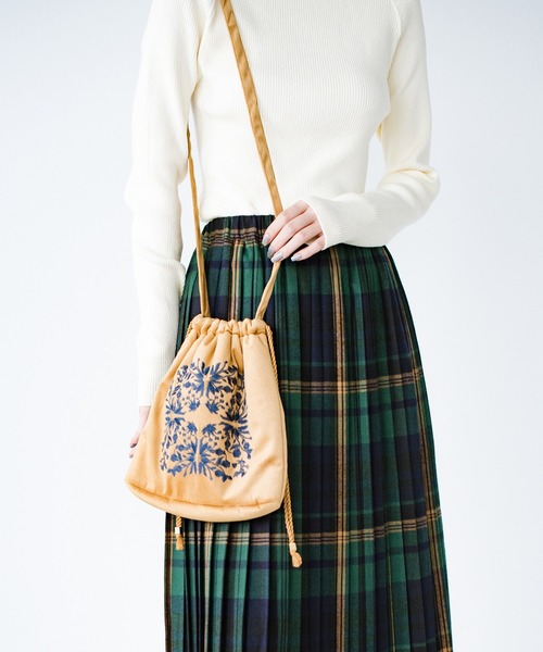 haco!(ハコ)の「【jou jou lier】ベロア巾着ショルダーバッグ(ショルダーバッグ・レディース・ブルー系その他/イエロー系その他/ベージュ系その他・ONE SIZE)」の12枚目の写真