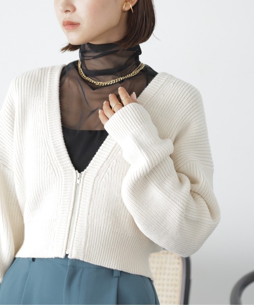 FREE'S MART(フリーズマート)の「◆Vネックジップショート丈ニットカーディガン(カーディガン/ボレロ・レディース・オフホワイト/ピンク/ライトグリーン・FREE)」の2枚目の写真