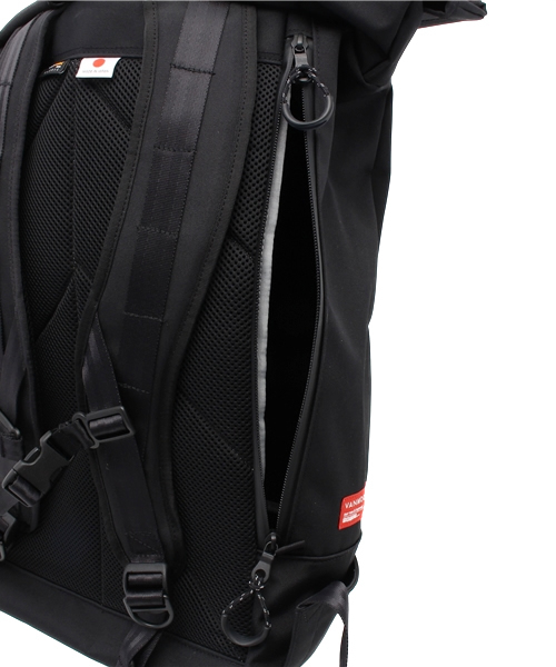 beruf baggage（ベルーフバゲッジ）の「【VANMOOF】×【beruf】×【WHO'S WHO gallery】トリプルコラボリフレクターバックパック（バックパック/リュック・メンズ・ブラック・FREE）」の5枚目の写真