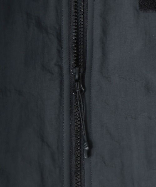 Salong hameu（サロン ハミュー）の「LEVEL7 JACKET フェイクダウン ミリタリージャケット メンズ レディース/中綿アウター/ミリタリーコート（ダウンジャケット/コート・メンズ・チャコールグレー/ブラック・LL/M/L）」の9枚目の写真