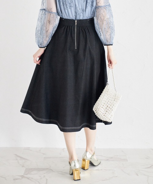 tocco closet(トッコ クローゼット)の「ステッチ入りデニムフレアスカート(スカート・レディース・ブルー/ブラック・M)」の6枚目の写真