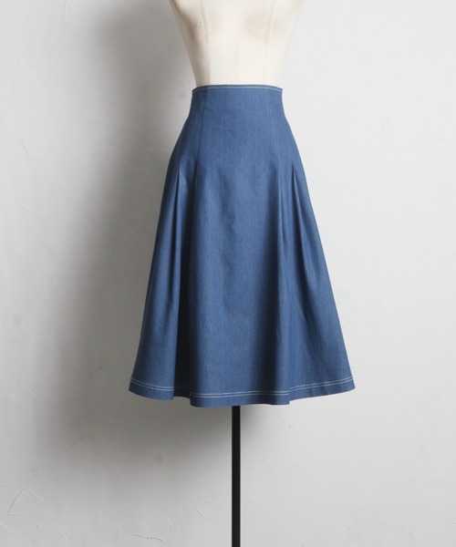 tocco closet(トッコ クローゼット)の「ステッチ入りデニムフレアスカート(スカート・レディース・ブルー/ブラック・M)」の14枚目の写真
