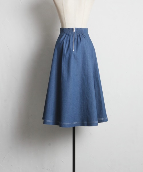 tocco closet(トッコ クローゼット)の「ステッチ入りデニムフレアスカート(スカート・レディース・ブルー/ブラック・M)」の16枚目の写真