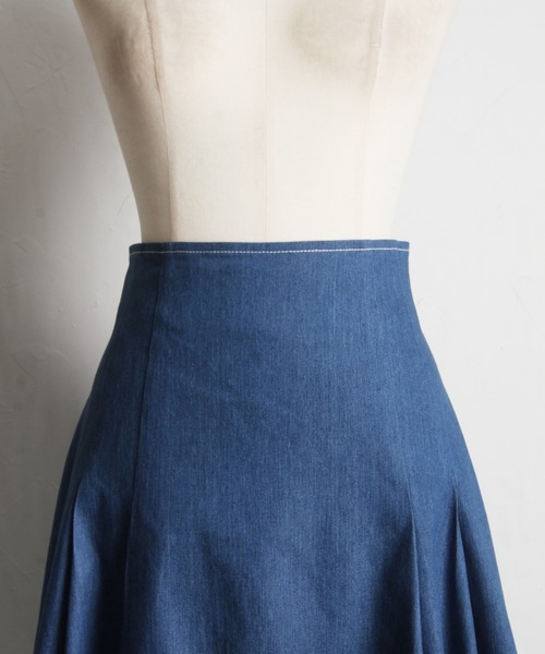 tocco closet(トッコ クローゼット)の「ステッチ入りデニムフレアスカート(スカート・レディース・ブルー/ブラック・M)」の22枚目の写真