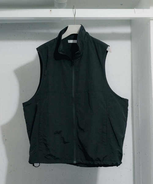 SENSE OF PLACE by URBAN RESEARCH（センスオブプレイスバイアーバンリサーチ）の「トラックナイロンベスト（ベスト・メンズ・ブラック/アイボリー・LARGE/MEDIUM）」の2枚目の写真