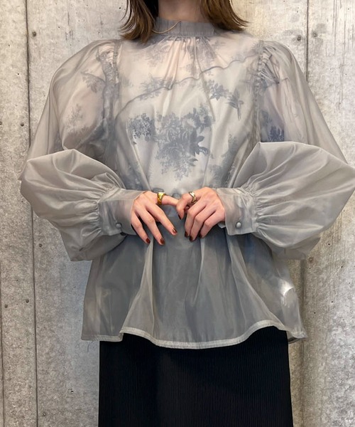 byYOUANCE（バイユアンス）の「オーガンジーボリュームスリーブブラウス（シャツ/ブラウス・レディース・ブラウン/グレー/ホワイト・FREE）」の2枚目の写真