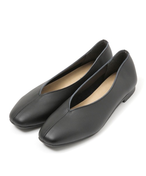 studio CLIP(スタディオクリップ)の「《natural by clip / WEB限定》レザーVカットスクエアパンプス(パンプス・レディース・ライトグレー/ブラック・MEDIUM/LARGE)」の4枚目の写真