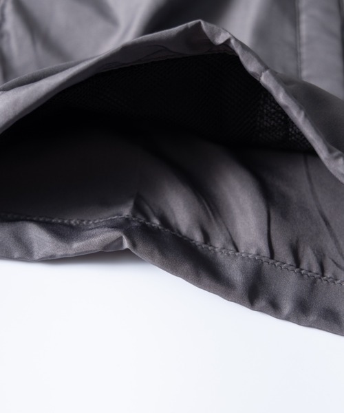 NYLAUS(ナイラス)の「UVカット/撥水 ポケッタブル フーディー ウィンドブレーカー(ナイロンジャケット・メンズ・ブラック/A/C・M/L/LL)」の12枚目の写真