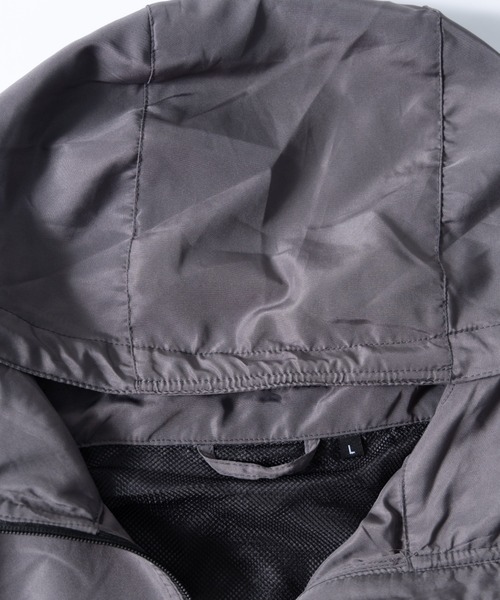 NYLAUS(ナイラス)の「UVカット/撥水 ポケッタブル フーディー ウィンドブレーカー(ナイロンジャケット・メンズ・ブラック/A/C・M/L/LL)」の5枚目の写真