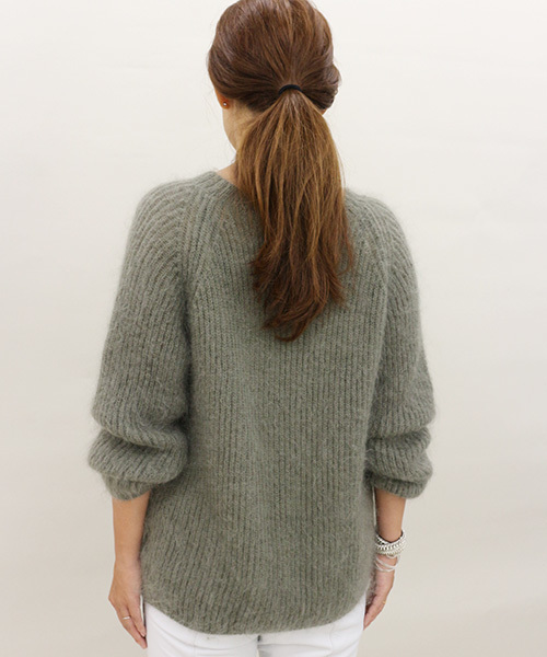 Whim Gazette（ウィムガゼット）の「DANDELIONクループルオーバー（ニット/セーター・レディース・カーキ・FREE）」の4枚目の写真