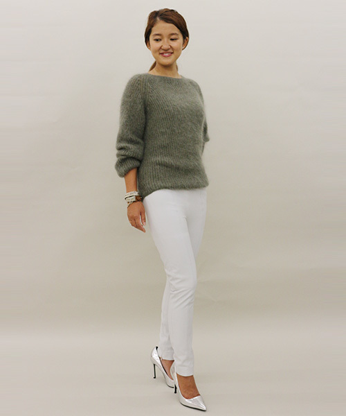 Whim Gazette（ウィムガゼット）の「DANDELIONクループルオーバー（ニット/セーター・レディース・カーキ・FREE）」の6枚目の写真