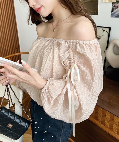 LOULOU select（ルルセレクト）の「ショルダーシャーリングリボンオフショルブラウス（シャツ/ブラウス・レディース・オフホワイト/ピンク/ミント/イエロー/ベージュ/ブルー/ブラック・M）」の9枚目の写真