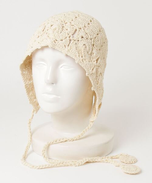 HIKA(ヒカ)の「【HIKA】カギ編みサイドストラップニットCAP(ニットキャップ/ビーニー・レディース・ブラック/ホワイト/ベージュ・FREE)」の3枚目の写真