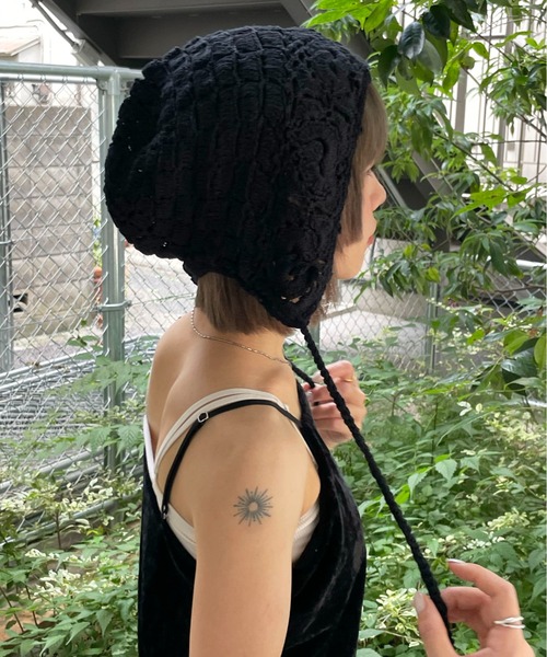HIKA(ヒカ)の「【HIKA】カギ編みサイドストラップニットCAP(ニットキャップ/ビーニー・レディース・ブラック/ホワイト/ベージュ・FREE)」の6枚目の写真