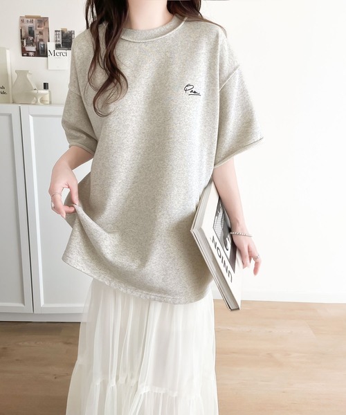 classicalelf(クラシカルエルフ)の「袖口くるりん。ワンポイント刺繍ハーフスリーブ裏毛 オーバーサイズ Tシャツ(Tシャツ/カットソー・レディース・グレイッシュベージュ/ピンク/オートミール/サックスブルー/ブラック/ホワイト・SMALL/MEDIUM/LARGE/X-LARGE)」の8枚目の写真