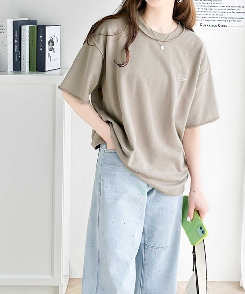 classicalelf(クラシカルエルフ)の「袖口くるりん。ワンポイント刺繍ハーフスリーブ裏毛 オーバーサイズ Tシャツ(Tシャツ/カットソー・レディース・グレイッシュベージュ/ピンク/オートミール/サックスブルー/ブラック/ホワイト・SMALL/MEDIUM/LARGE/X-LARGE)」の11枚目の写真
